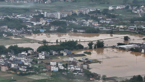 Гуандун мужид их хэмжээний бороо орж иргэдийг нүүлгэн шилжүүллээ